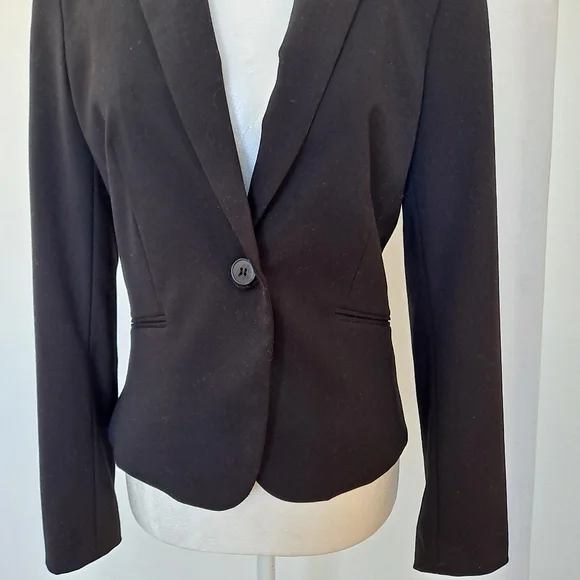 H&M Women's Black Classic One Button Cropped Blazer Jacket sz6 - Picture 4 of 7